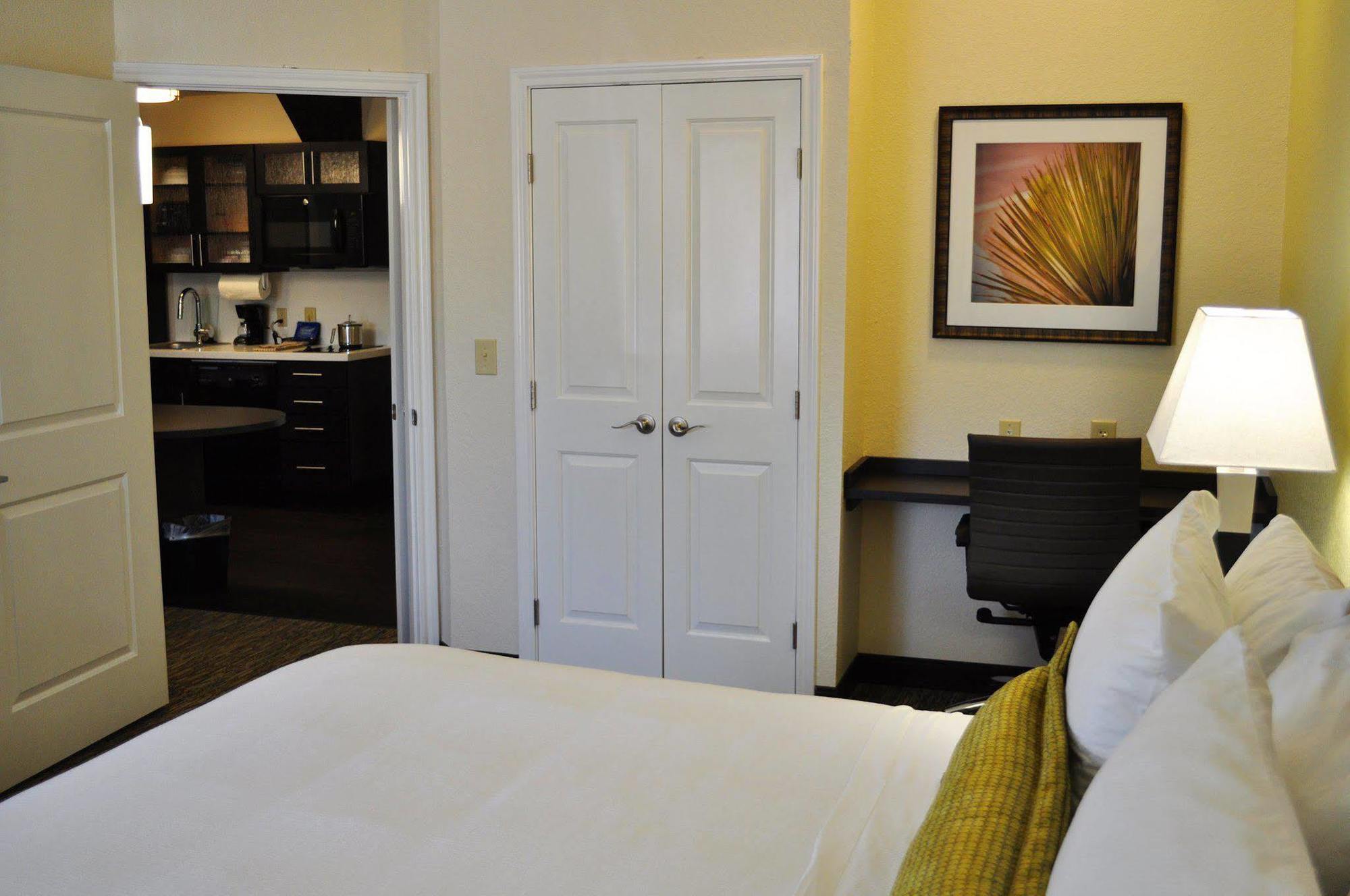 Candlewood Suites Bay City By Ihg Buitenkant foto