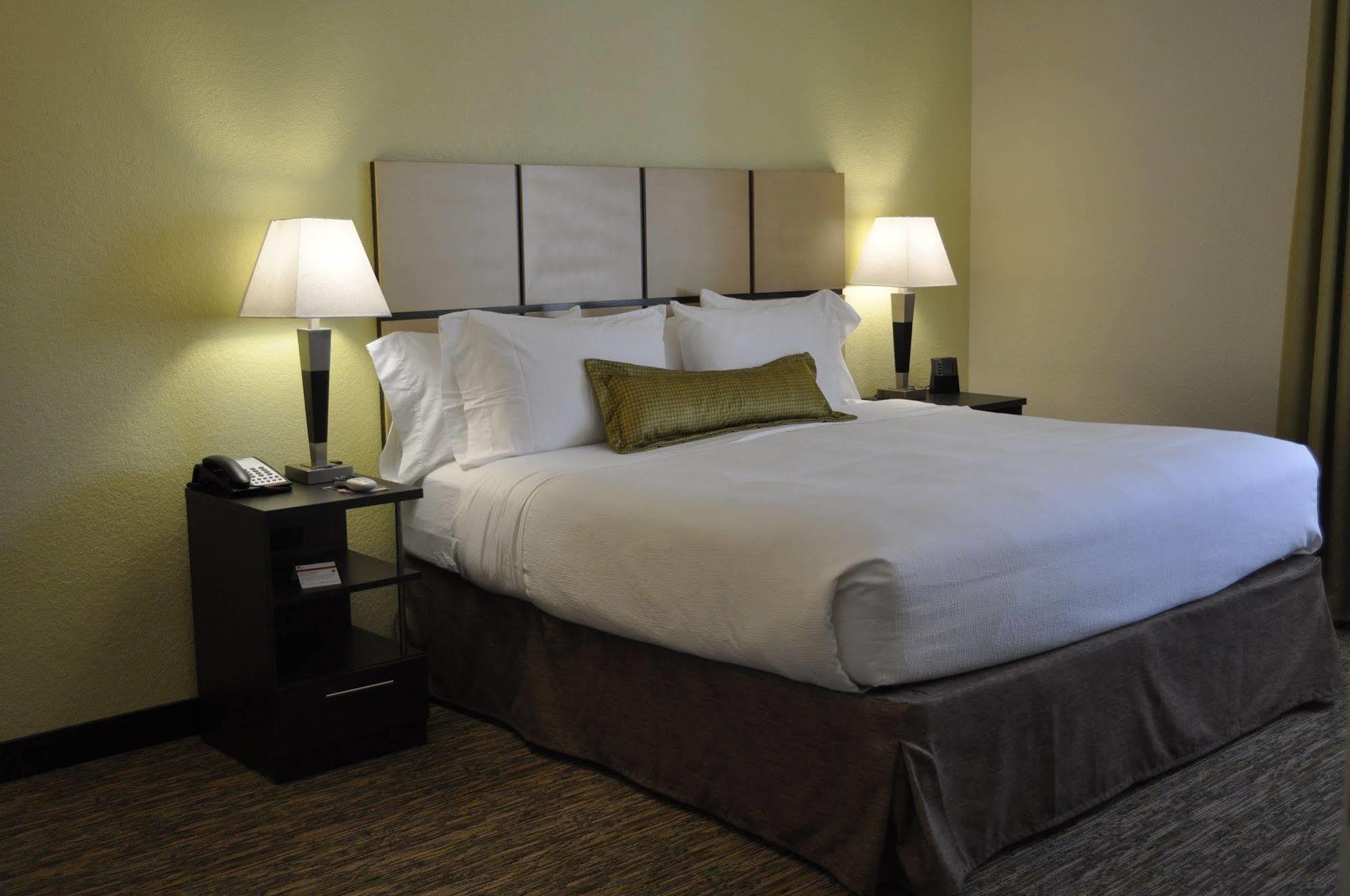Candlewood Suites Bay City By Ihg Buitenkant foto
